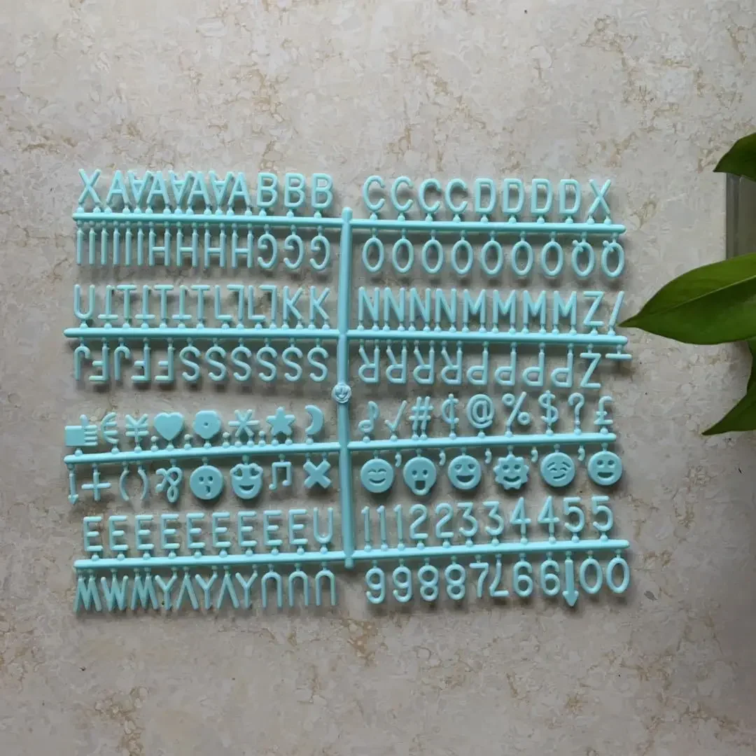 Kleurrijke vilten letters prik - Letter Tray Desk recensie en prijs